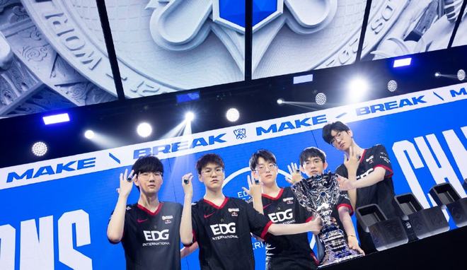 展现了不屈 展现了不屈