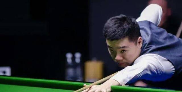 更是一面照 更是一面照